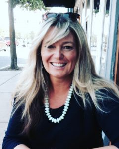 picture of Mindy Carpenter, owner of Carpe Diem Papers